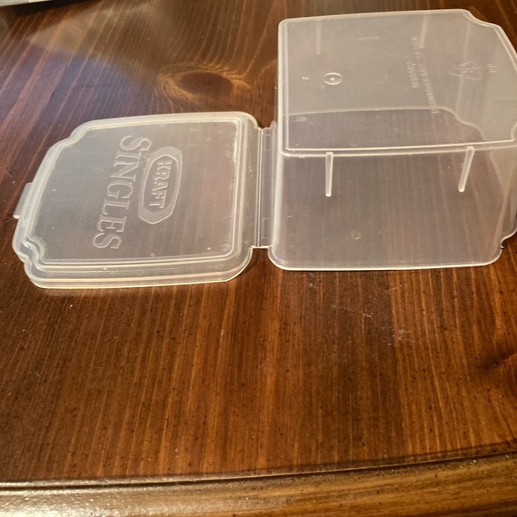 Vintage Kraft Singles plastic box In great shape and the lid snaps on tightly - Picture 4 of 4
